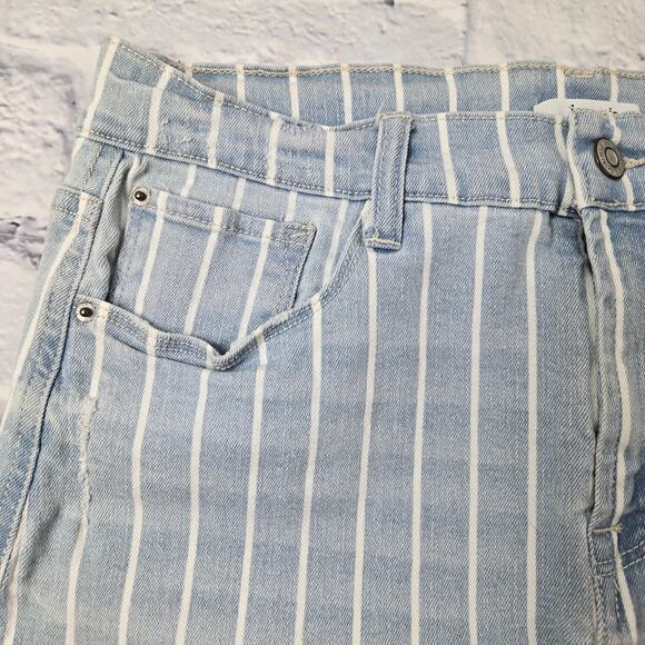 Kensie Jeans Denim Skirt Light Blue Pinstripe size 6/28 Miniskirt Distressed - Picture 7 of 12